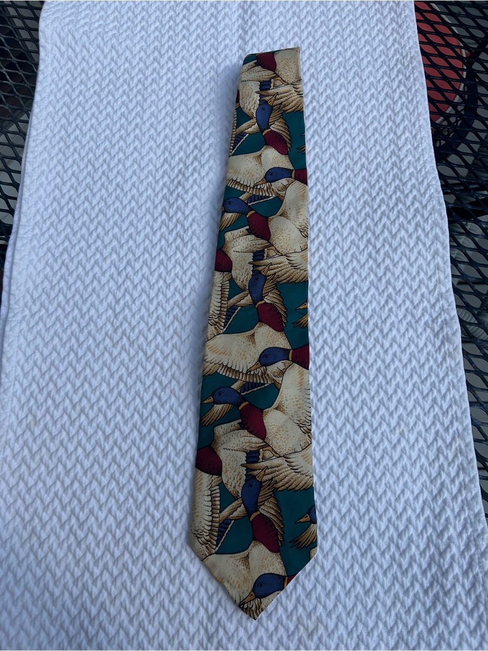 Men's Green Duck-Print Silk Tie - Picture 6 of 6